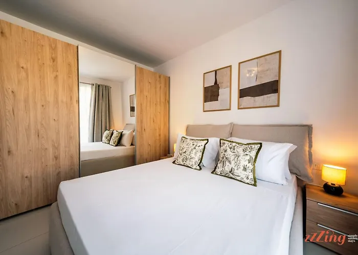 Luxury Living In A 아파트 *